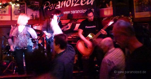 2014 Podium unscharf 003.jpg - Die Gitarre glänzt ;)